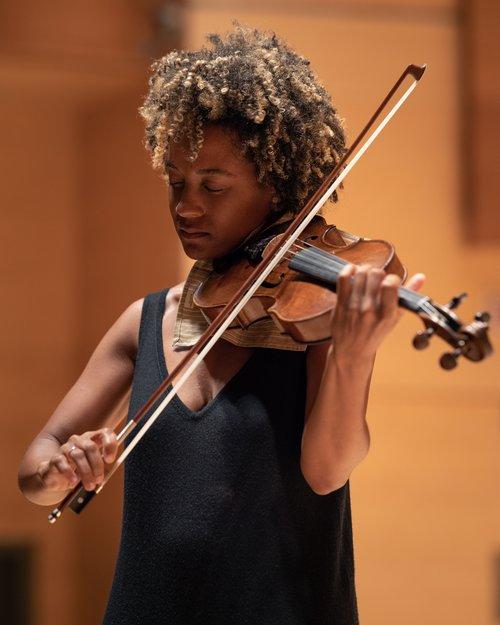 Melissa White with the Strumenti-funded Ferdinand Gagliano violin (Credit: Kyle Schick) Melissa White with the Strumenti-funded Ferdinand Gagliano violin (Credit: Kyle Schick)